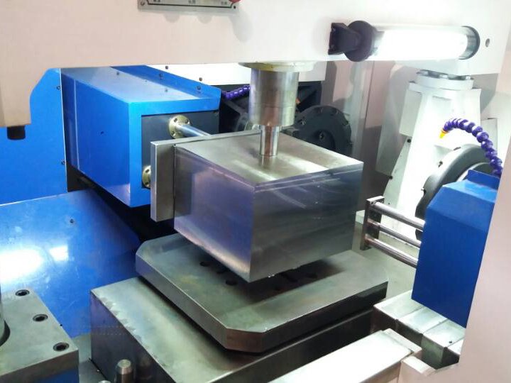 Lathes vs Mills: Don't Make This Common Machine Tool Mistake